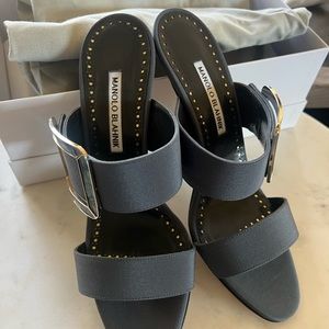 Authentic Manolo Blahnik. Beautiful Navy silk sandal. 3.5/90 in height. Size 39.